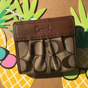 LIKE NEW COACH SMALL WALLET